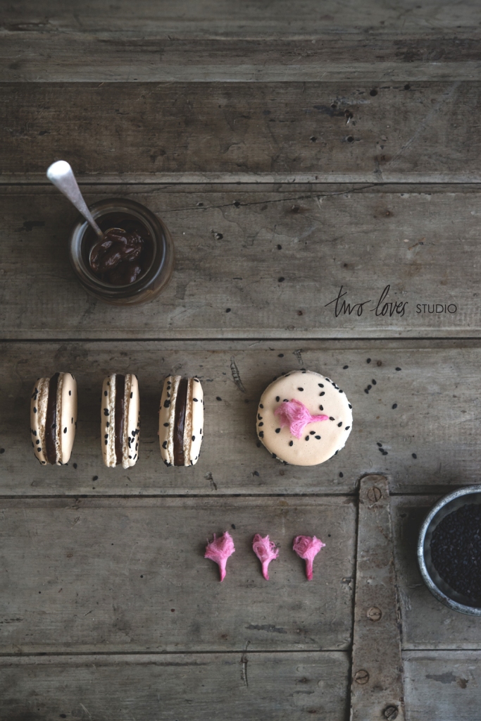 two-loves-studio-Liquorice-Macarons8